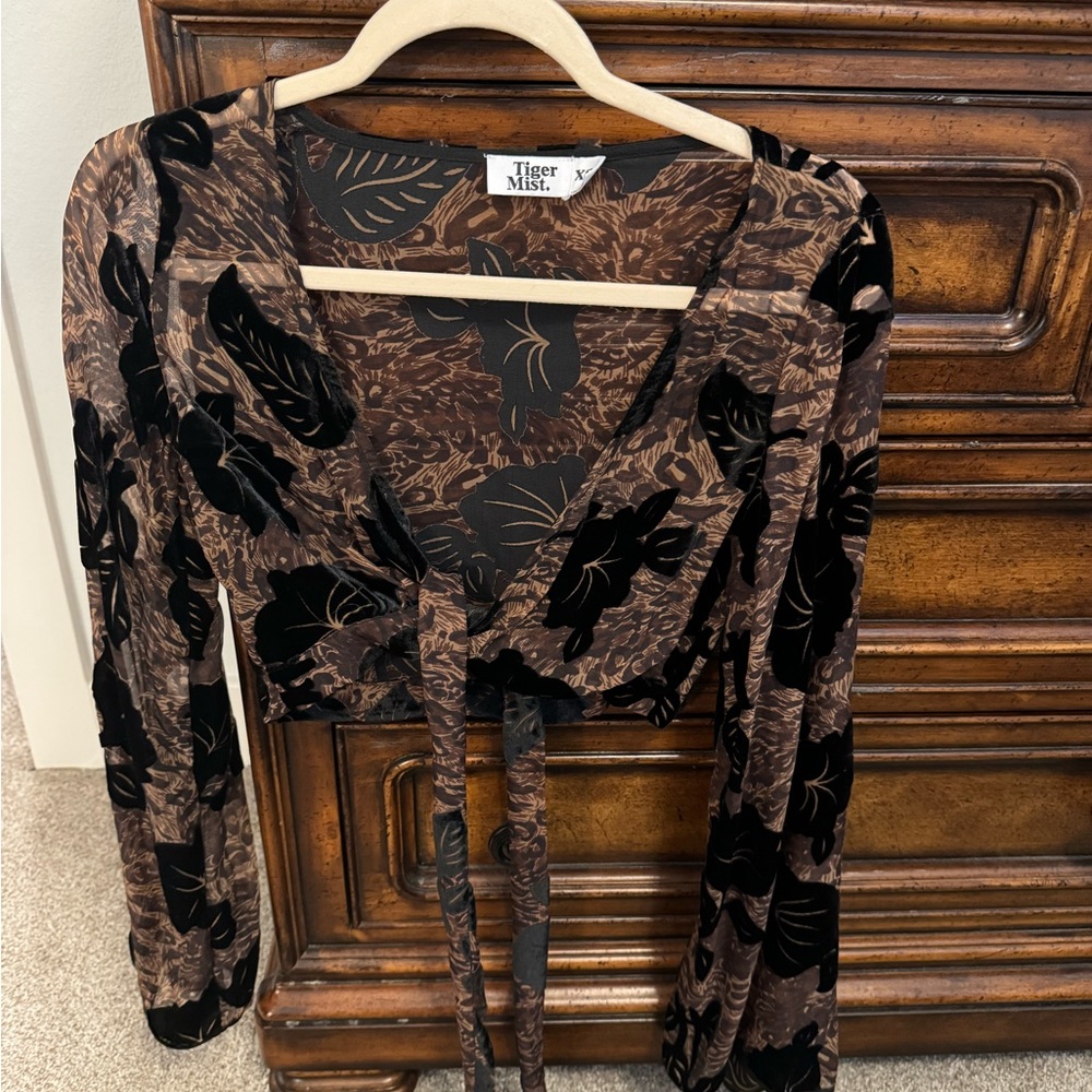 Tiger mist top